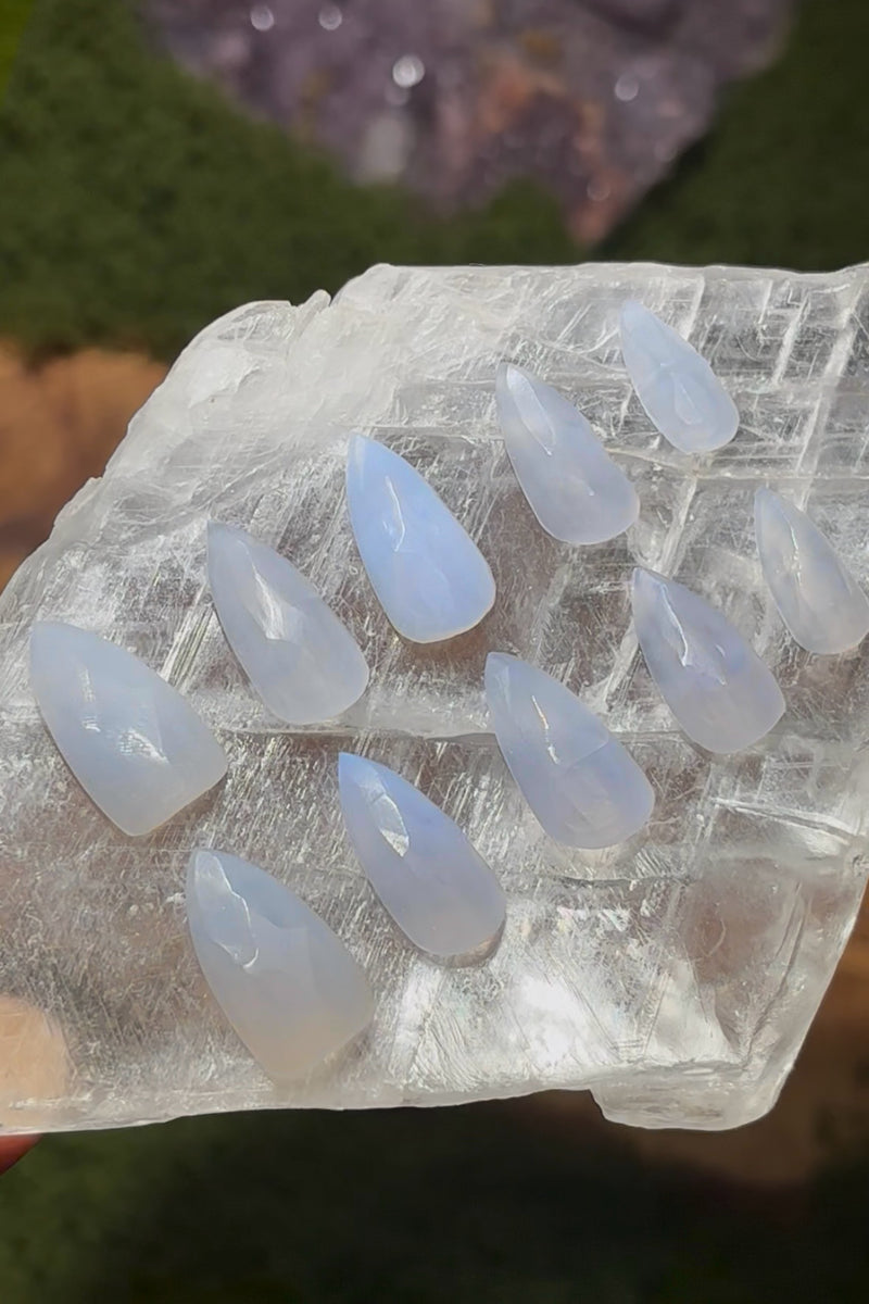 【bulebon】エバーネイルK Milky Crystal (S) Full set natural blue chalcedony nails (10pc) – Make it Crystal